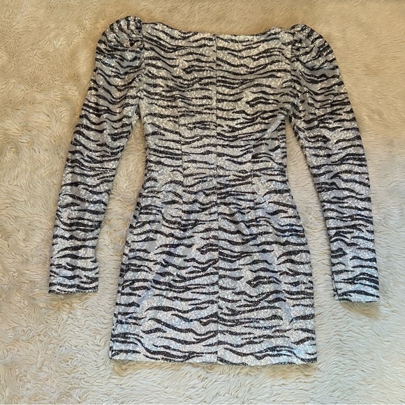 NWT In The Mood For Love Leonardo Dress in Silver Zebra Sequin - Size Small - Picture 5 of 9